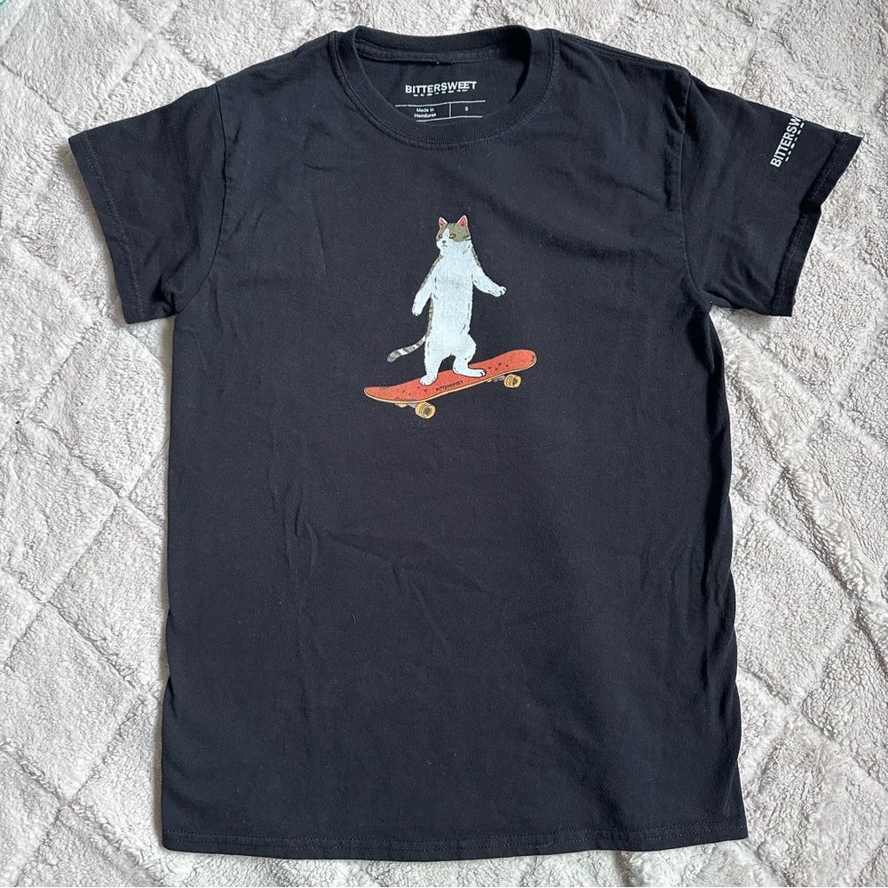 Bittersweet | Black On board Cat on a Skateboard T shirt | Size Small
